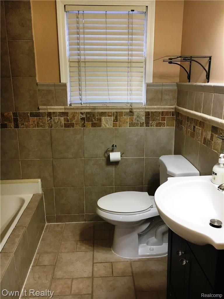 17905 Ruth Street Melvindale, MI 48122 - Photo 16 of 33 Updated Bathroom