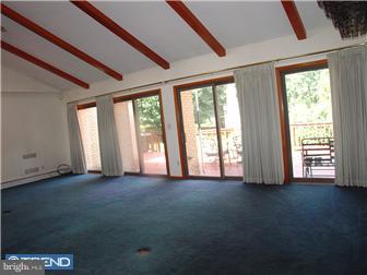18 Brandon Road Pennington, NJ 08534 - Photo 4 of 12 Living Room