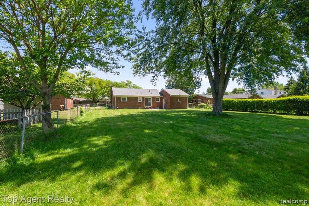 36365 Briarcliff Road Sterling Heights, MI 48312 - Photo 32 of 52