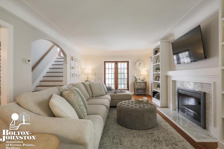 311 Merriweather Road Grosse Pointe Farms, MI 48236 - Photo 5 of 49