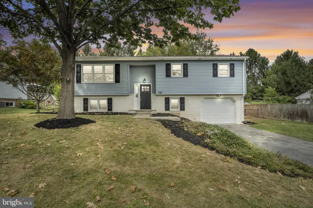 $389,950 | 124 Holly Drive, Mechanicsburg, PA 17055