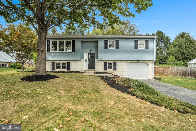 $389,950 | 124 Holly Drive, Mechanicsburg, PA 17055