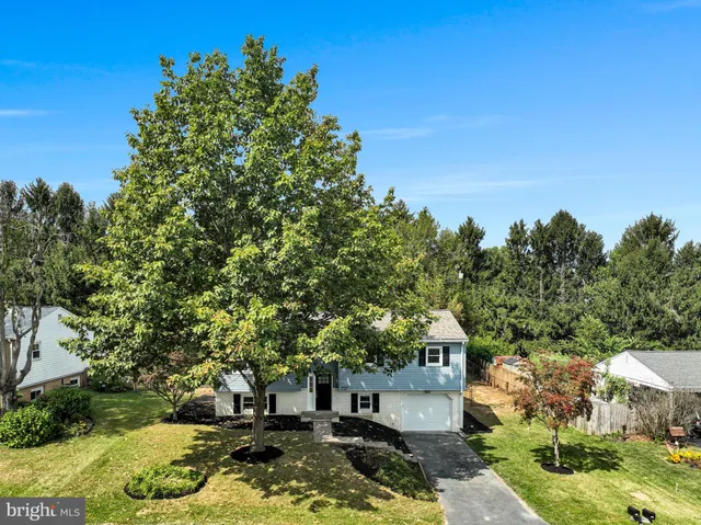 $389,950 | 124 Holly Drive, Mechanicsburg, PA 17055