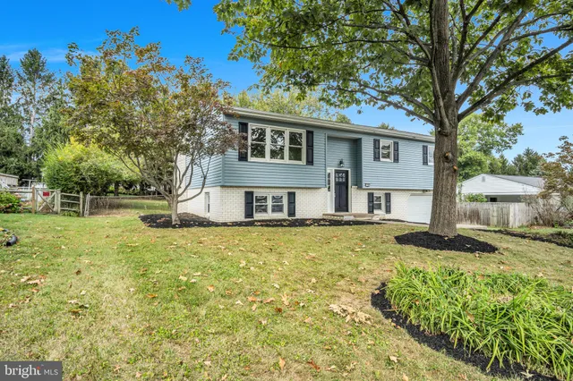 $389,950 | 124 Holly Drive, Mechanicsburg, PA 17055