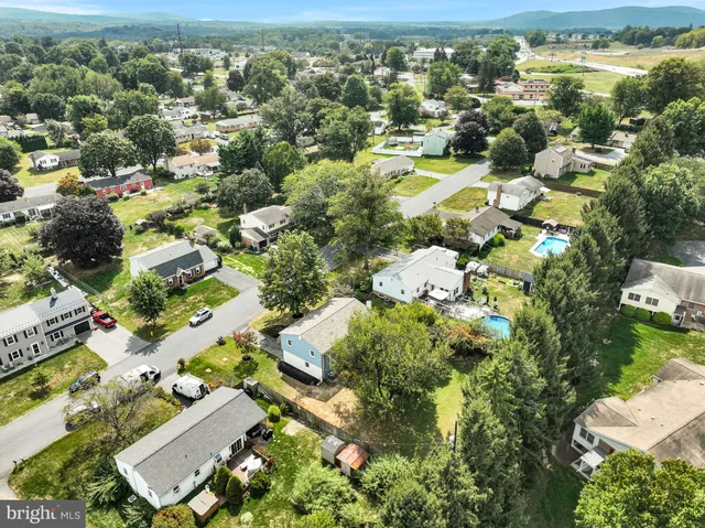 $389,950 | 124 Holly Drive, Mechanicsburg, PA 17055