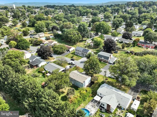 $389,950 | 124 Holly Drive, Mechanicsburg, PA 17055