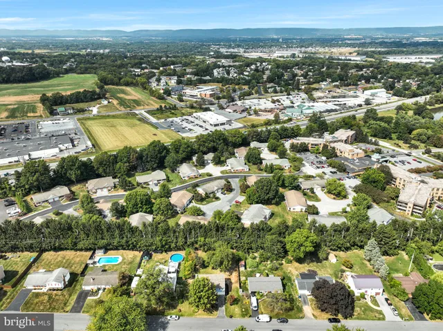 $389,950 | 124 Holly Drive, Mechanicsburg, PA 17055