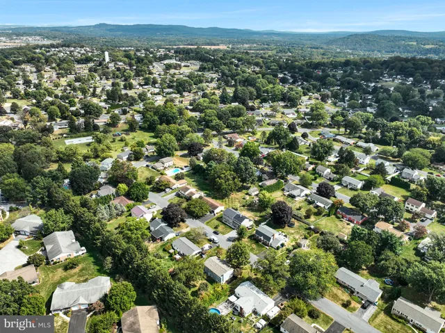 $389,950 | 124 Holly Drive, Mechanicsburg, PA 17055