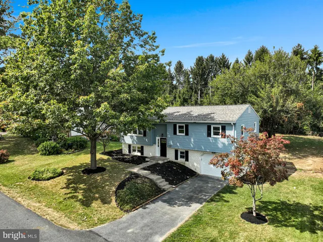 $389,950 | 124 Holly Drive, Mechanicsburg, PA 17055