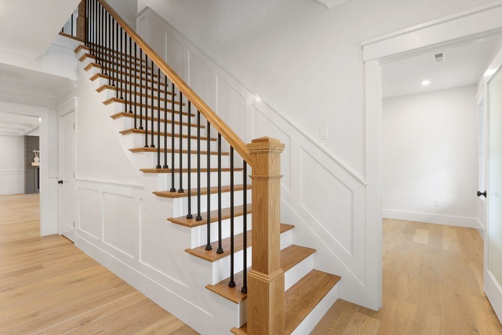 17 Greenleaf Road Natick, MA 01760 - Photo 4 of 42 Gallery Image 4