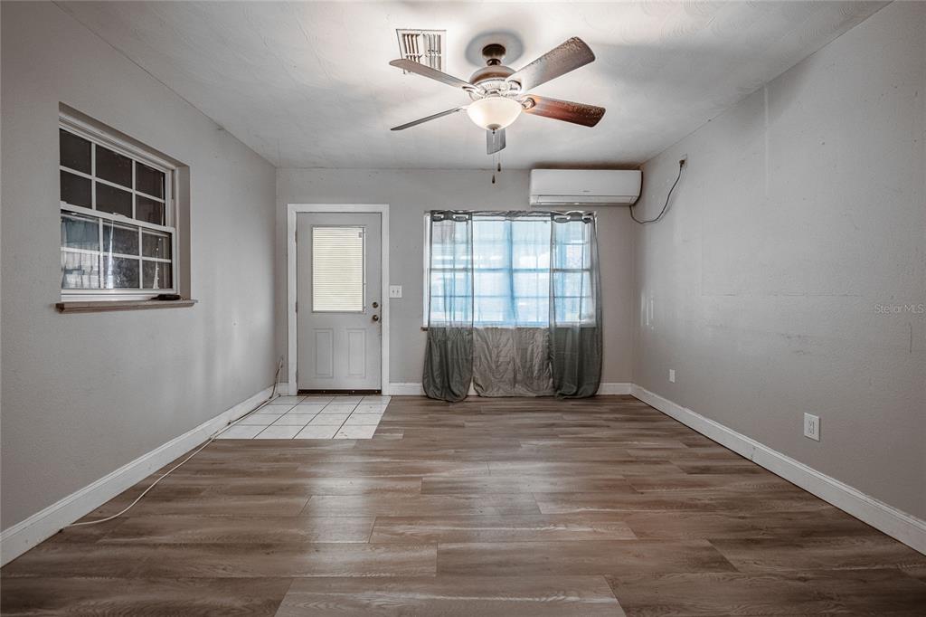 218 North Maple Lane Fort Meade, FL 33841 - Photo 14 of 37 a view of an empty room with a window