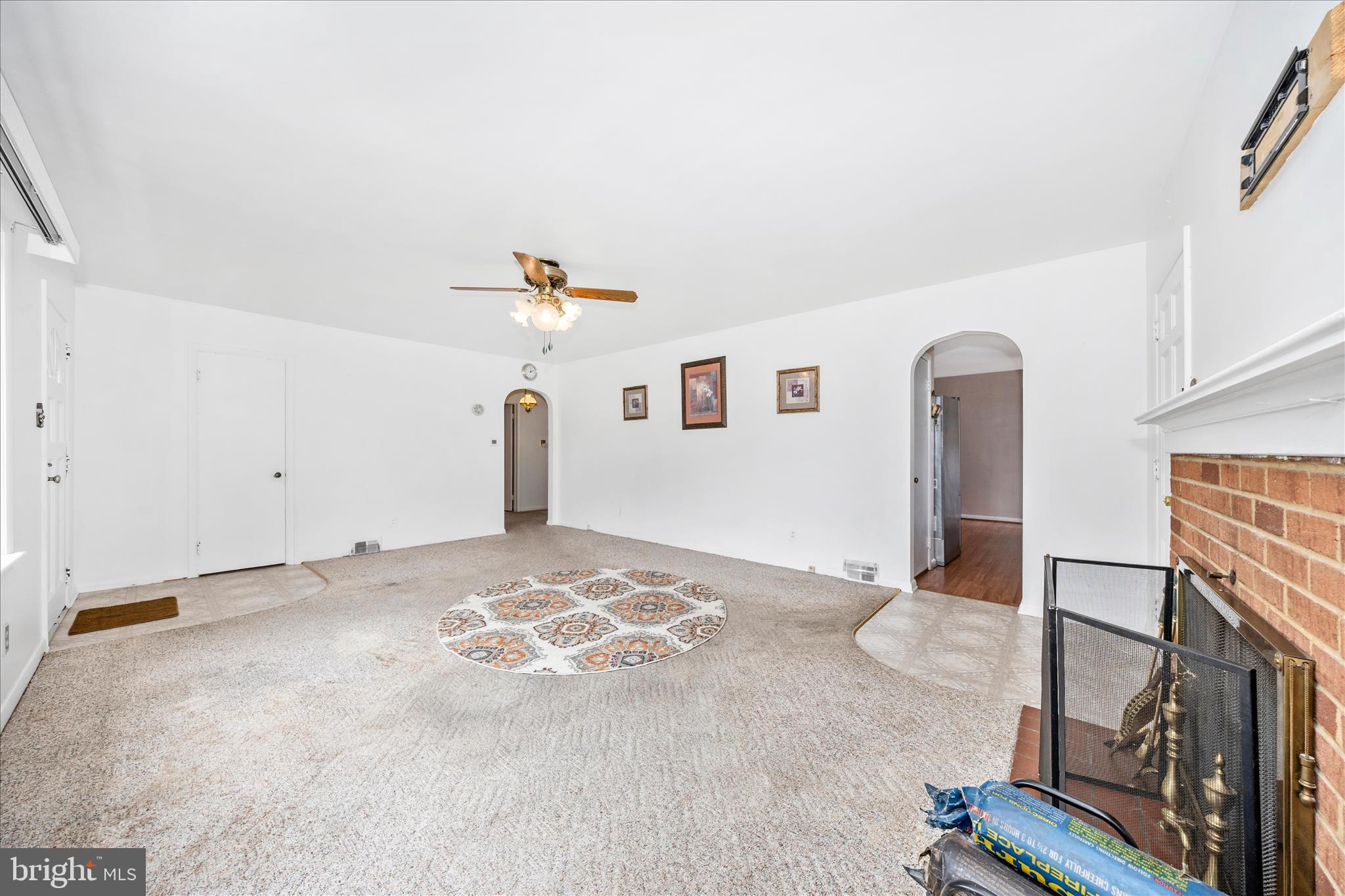 17534 Lincolnshire Road Hagerstown, MD 21740 - Photo 9 of 50 Living Room