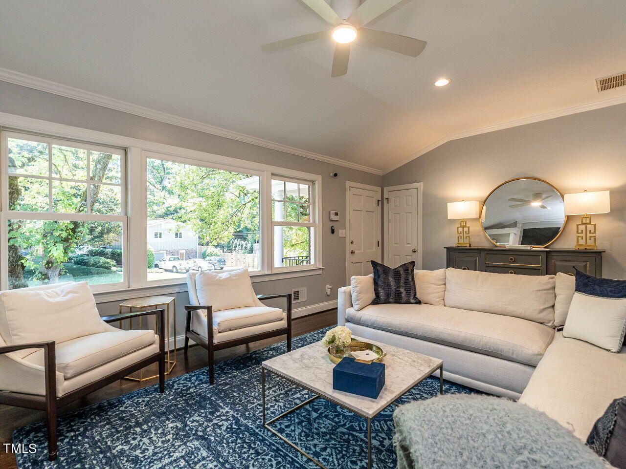900 Davidson Street Raleigh, NC 27609 - Photo 7 of 36 009-1280x960-family-room