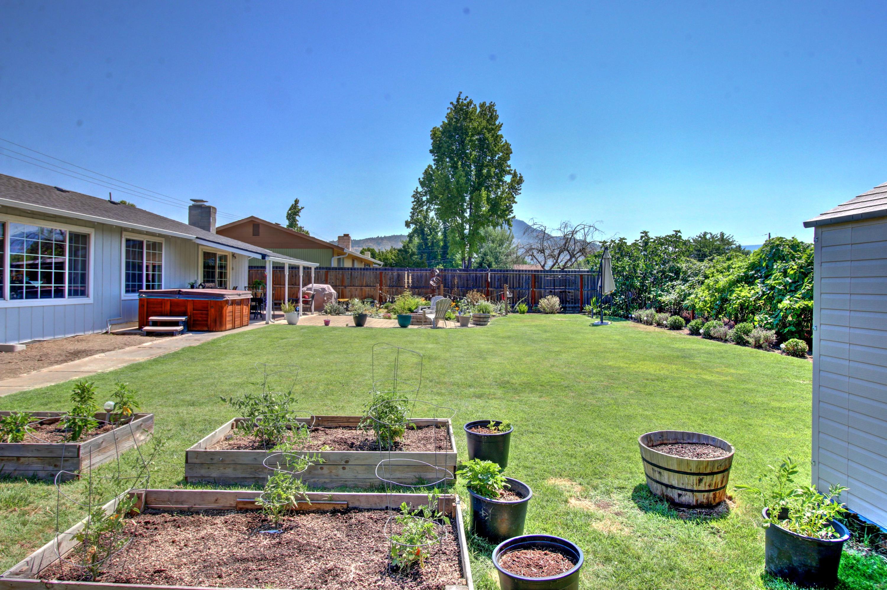 2206 Delta Waters Road Medford, OR 97504 - Photo 35 of 36 IMG_2837_8_9_tonemapped