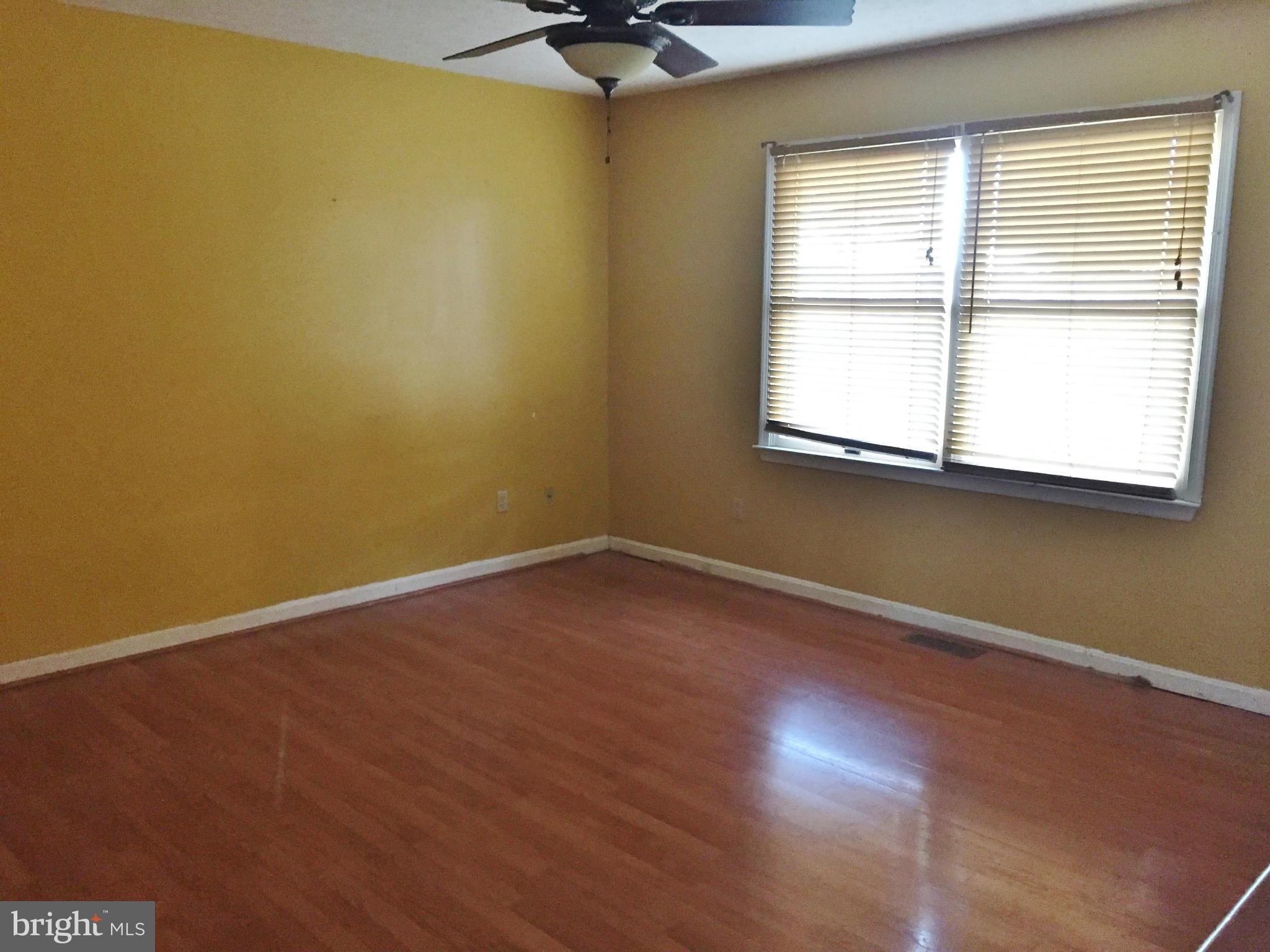 1440 Chestnut Grove Road Winchester, VA 22603 - Photo 6 of 24 Living Room