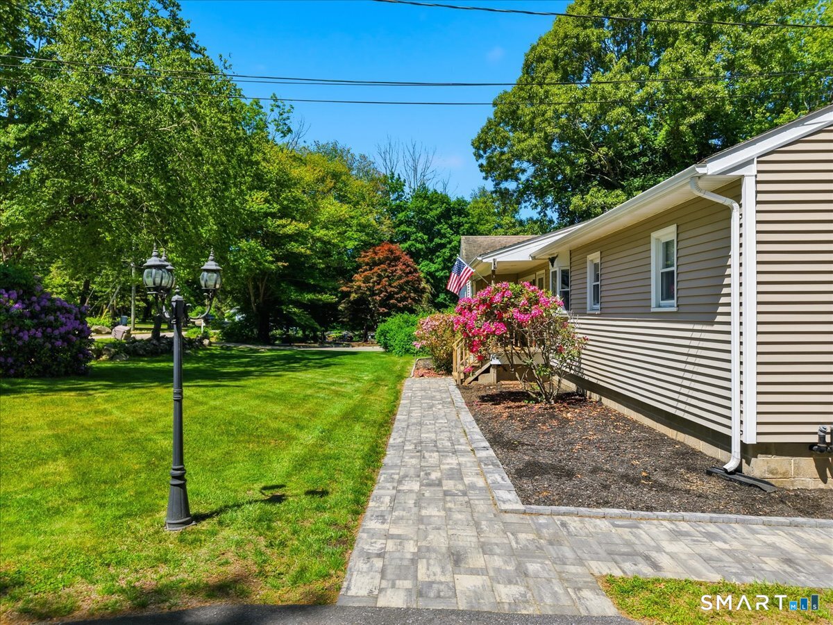860 Long Cove Road Ledyard, CT 06335 - Photo 3 of 38