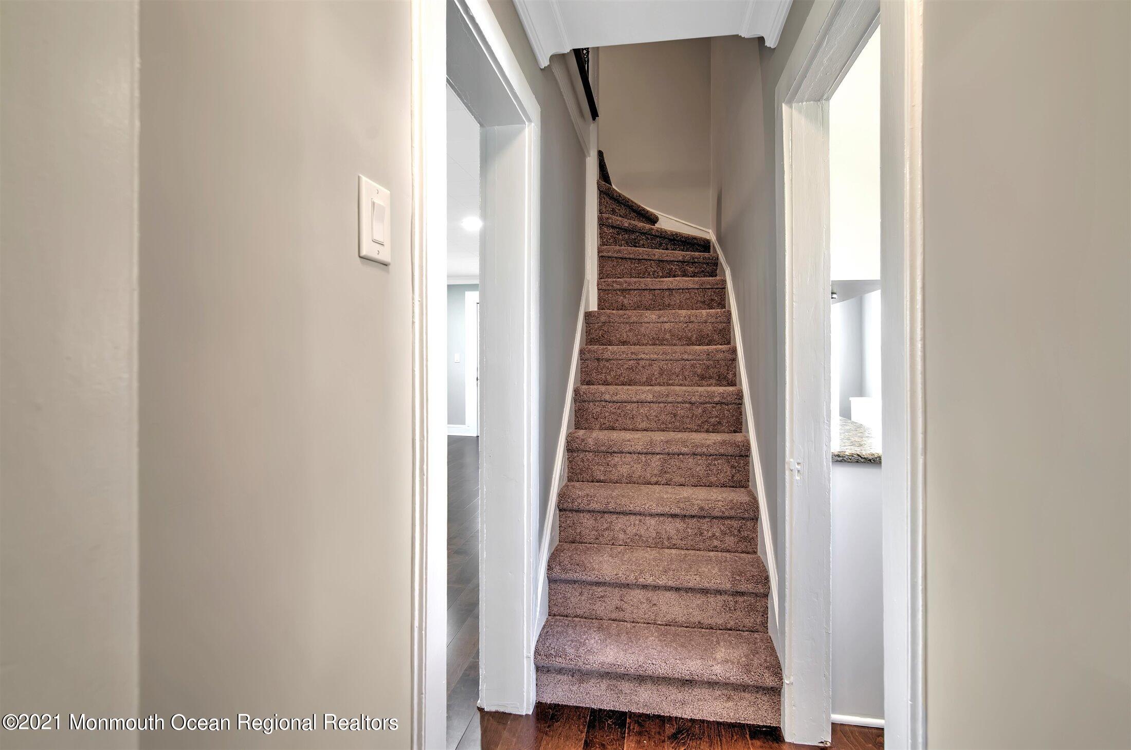 80 Hill Road Colonia, NJ 07067 - Photo 14 of 23 20-REAR FOYER