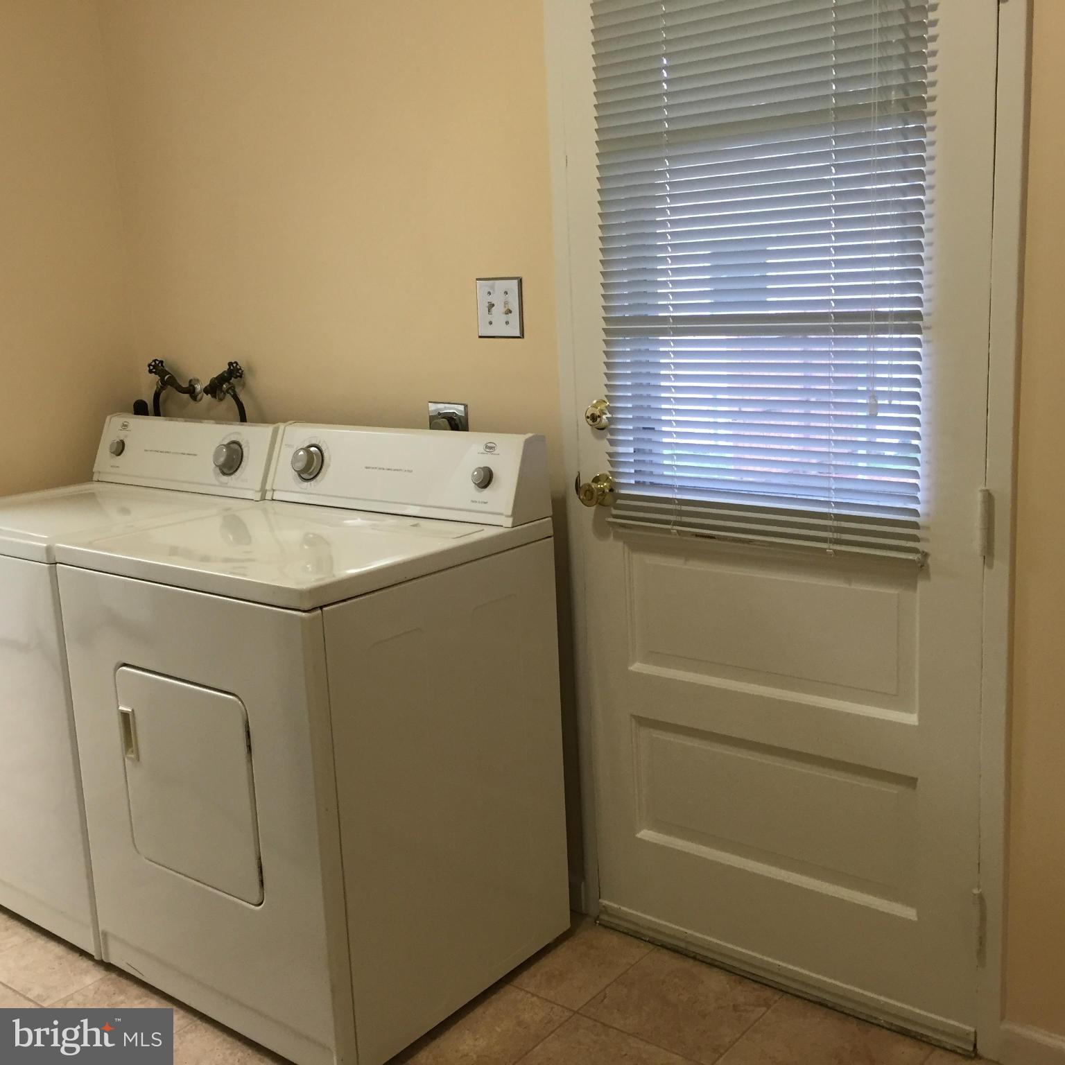 911 Regency Road Woodbridge, VA 22191 - Photo 16 of 25 Laundry Room