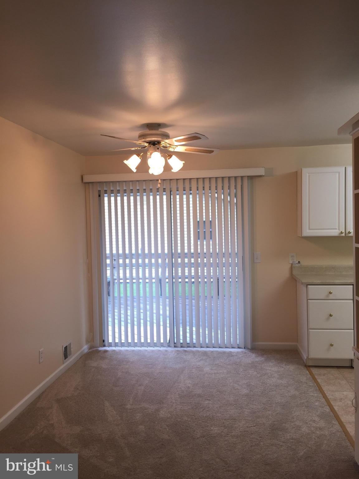 911 Regency Road Woodbridge, VA 22191 - Photo 21 of 25 Living Room