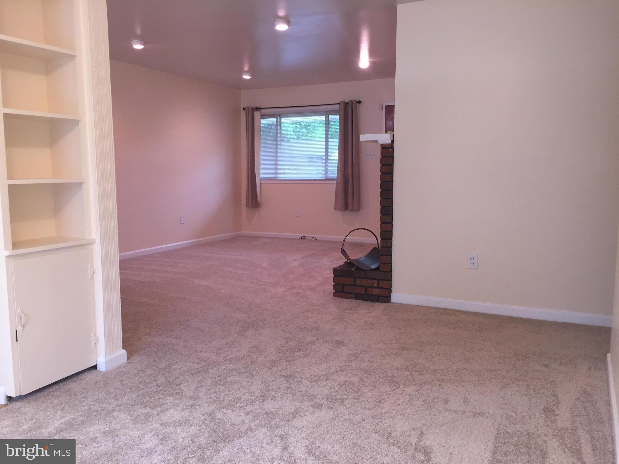 911 Regency Road Woodbridge, VA 22191 - Photo 8 of 25 Dining Room