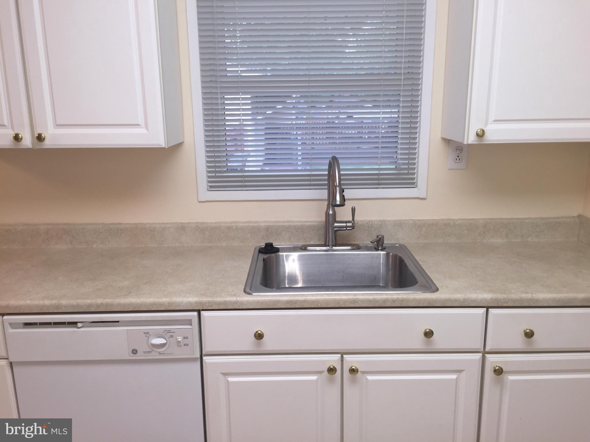 911 Regency Road Woodbridge, VA 22191 - Photo 9 of 25 Kitchen