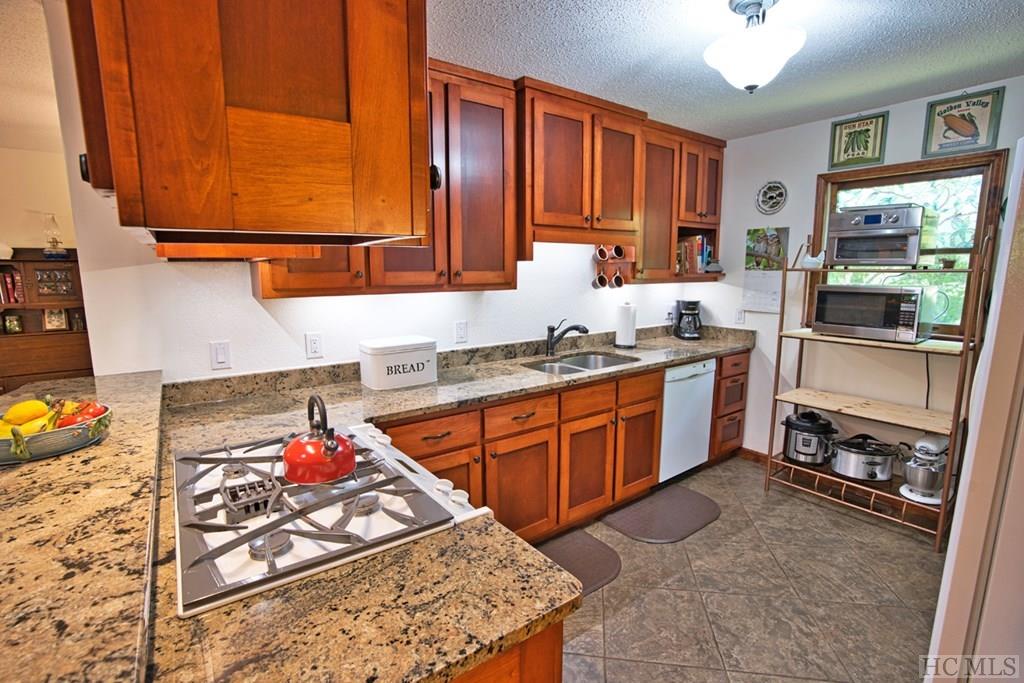 102 Quail Ridge Drive Franklin, NC 28734 - Photo 13 of 40 Gallery Image 13