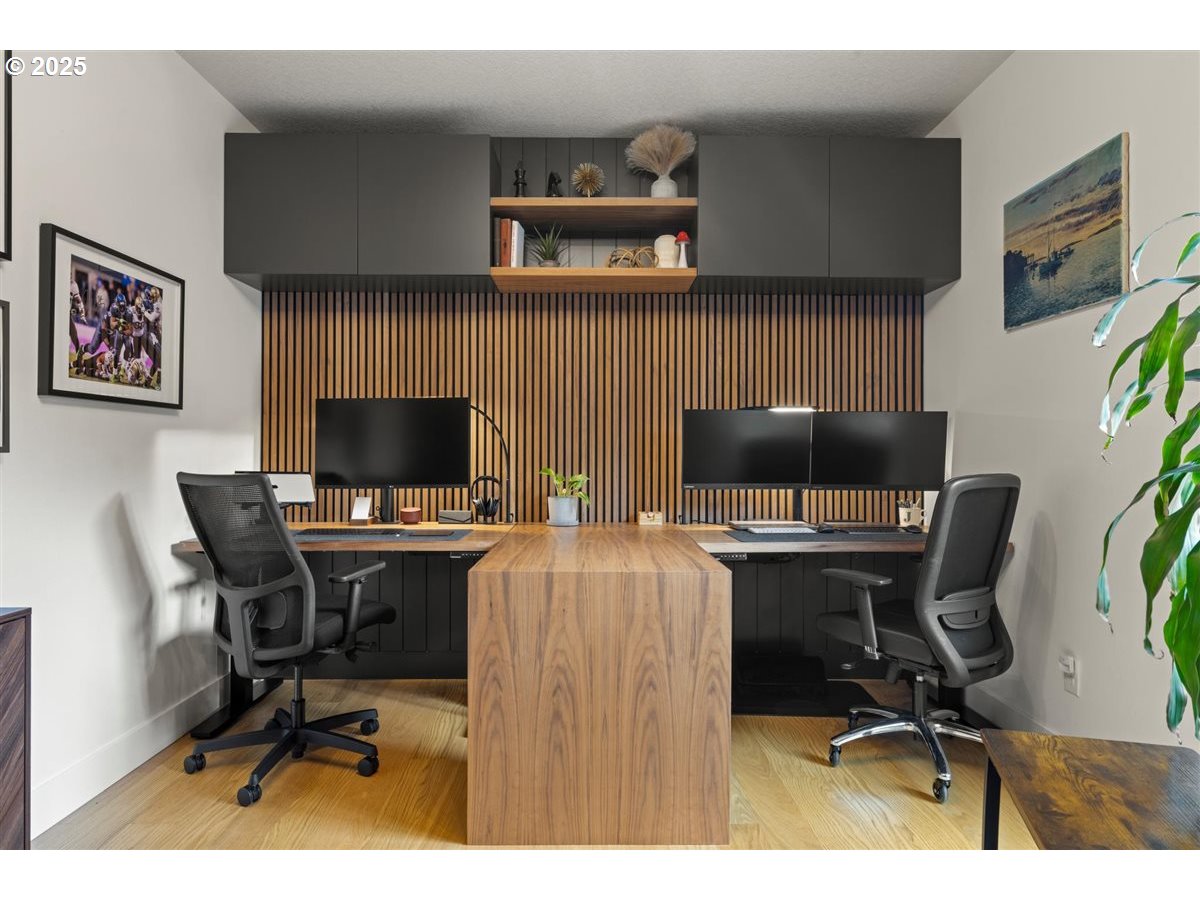 720 South 19th Place Ridgefield, WA 98642 - Photo 25 of 48 a view of a workspace with furniture