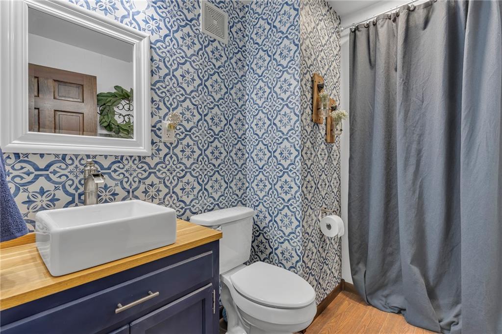 960 Edgewood Road Beaver Falls, PA 15010 - Photo 16 of 50 Main Level Full Bathroom