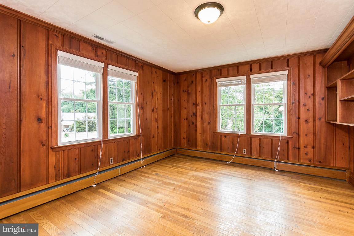 2909 Cub Hill Road Baltimore, MD 21234 - Photo 8 of 30 Interior (General)