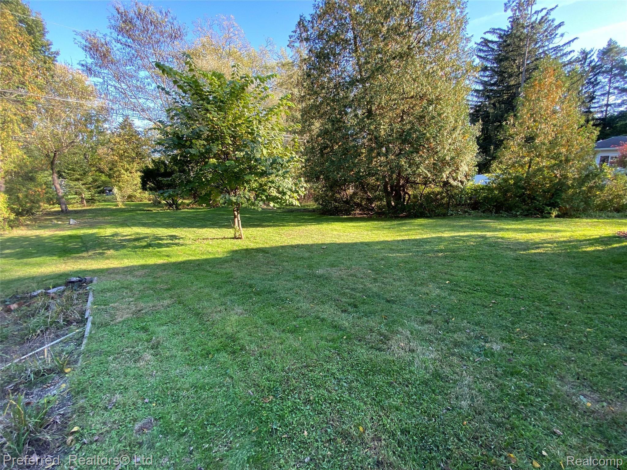16660 Rougeway Street Livonia, MI 48154 - Photo 25 of 25 IMG_1210.jpg