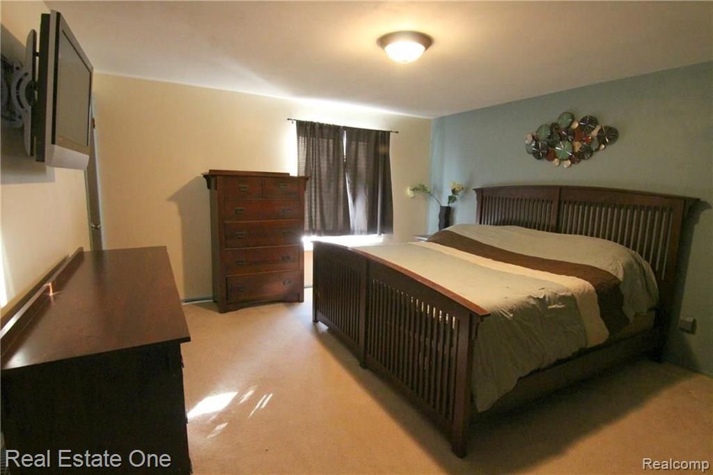 46500 Maidstone Road Canton, MI 48187 - Photo 22 of 29