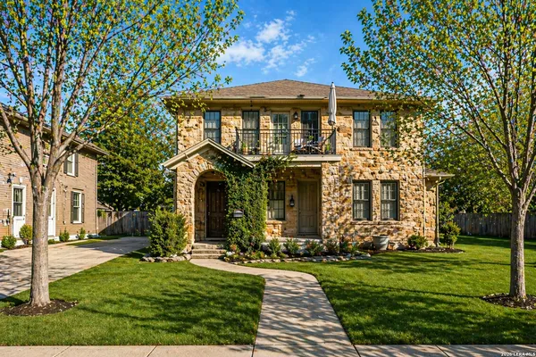 $1,200 | 1037 West Magnolia Avenue, San Antonio, TX 78201