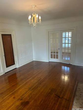 $1,200 | 1037 West Magnolia Avenue, San Antonio, TX 78201