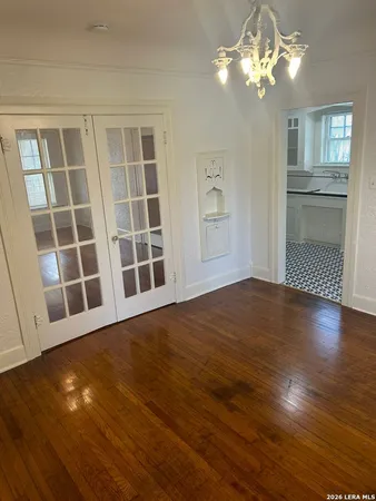 $1,200 | 1037 West Magnolia Avenue, San Antonio, TX 78201