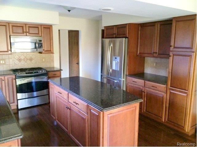 5114 West Dunbar Road Monroe, MI 48161 - Photo 5 of 10 Kitchen_II.jpg