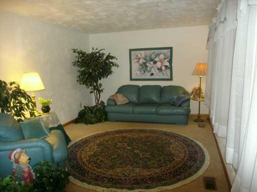 1087 Finchley Road North Huntingdon, PA 15642 - Photo 2 of 8 Gallery Image 2