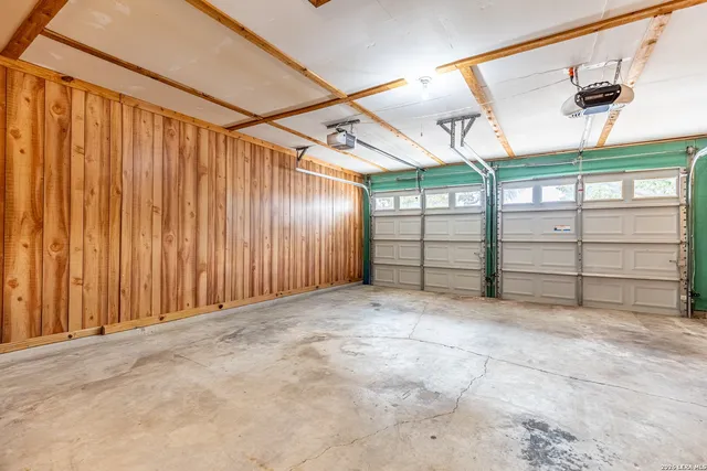 a view of a livingroom with furniture