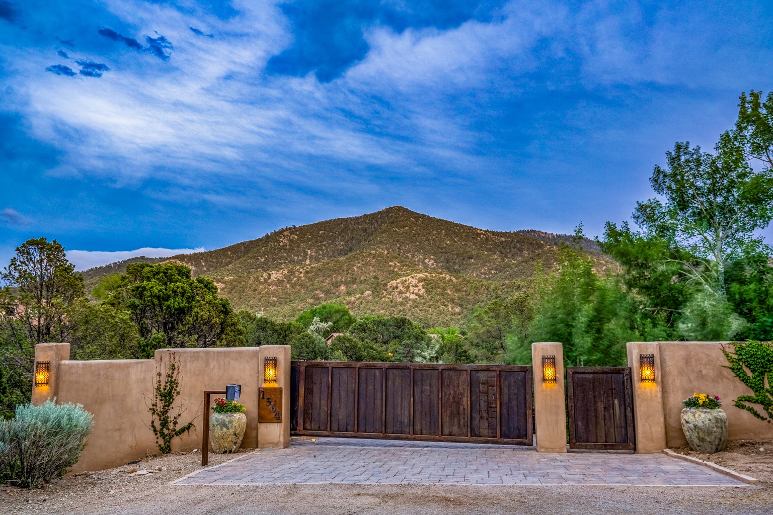 1564 Cerro Gordo Road Santa Fe, NM 87501 - Photo 8 of 53 Front Gate