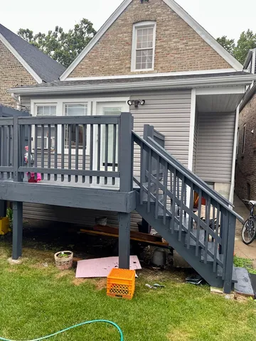 a view of house with roof deck and porch with furniture