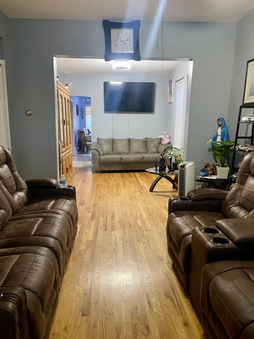 3513 West Beach Avenue Chicago, IL 60651 - Photo 3 of 17