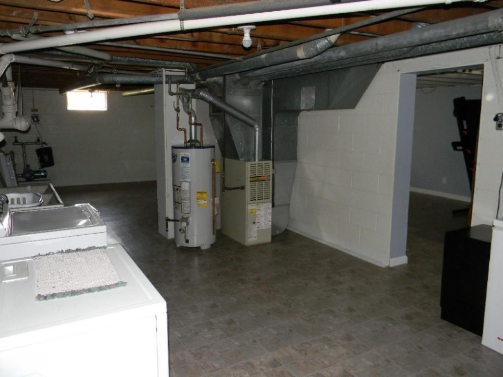 1458 Horton Road Muskegon, MI 49445 - Photo 12 of 16 thumbnail_DSCN0404