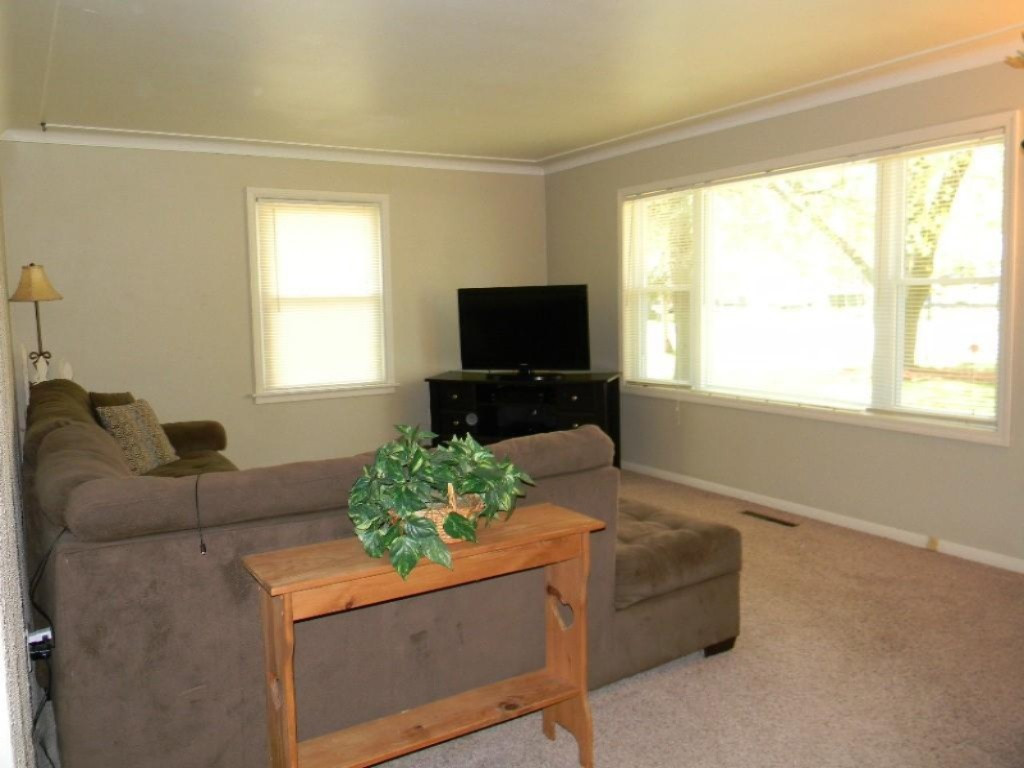 1458 Horton Road Muskegon, MI 49445 - Photo 5 of 16 thumbnail_DSCN0375
