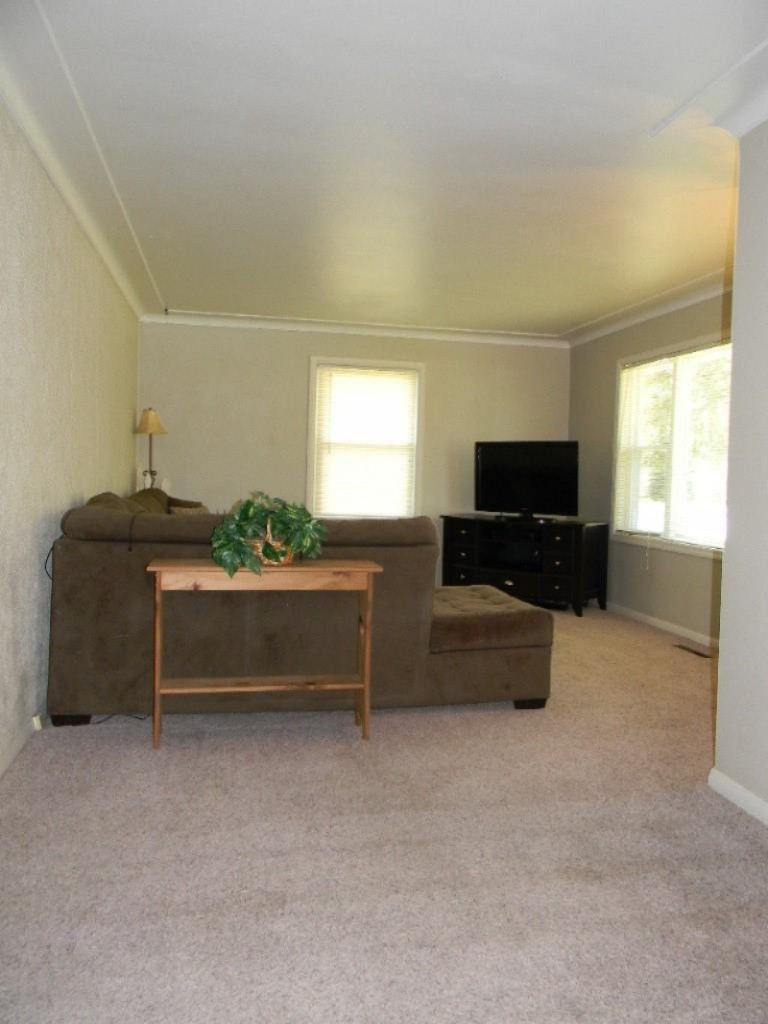 1458 Horton Road Muskegon, MI 49445 - Photo 6 of 16 thumbnail_DSCN0374