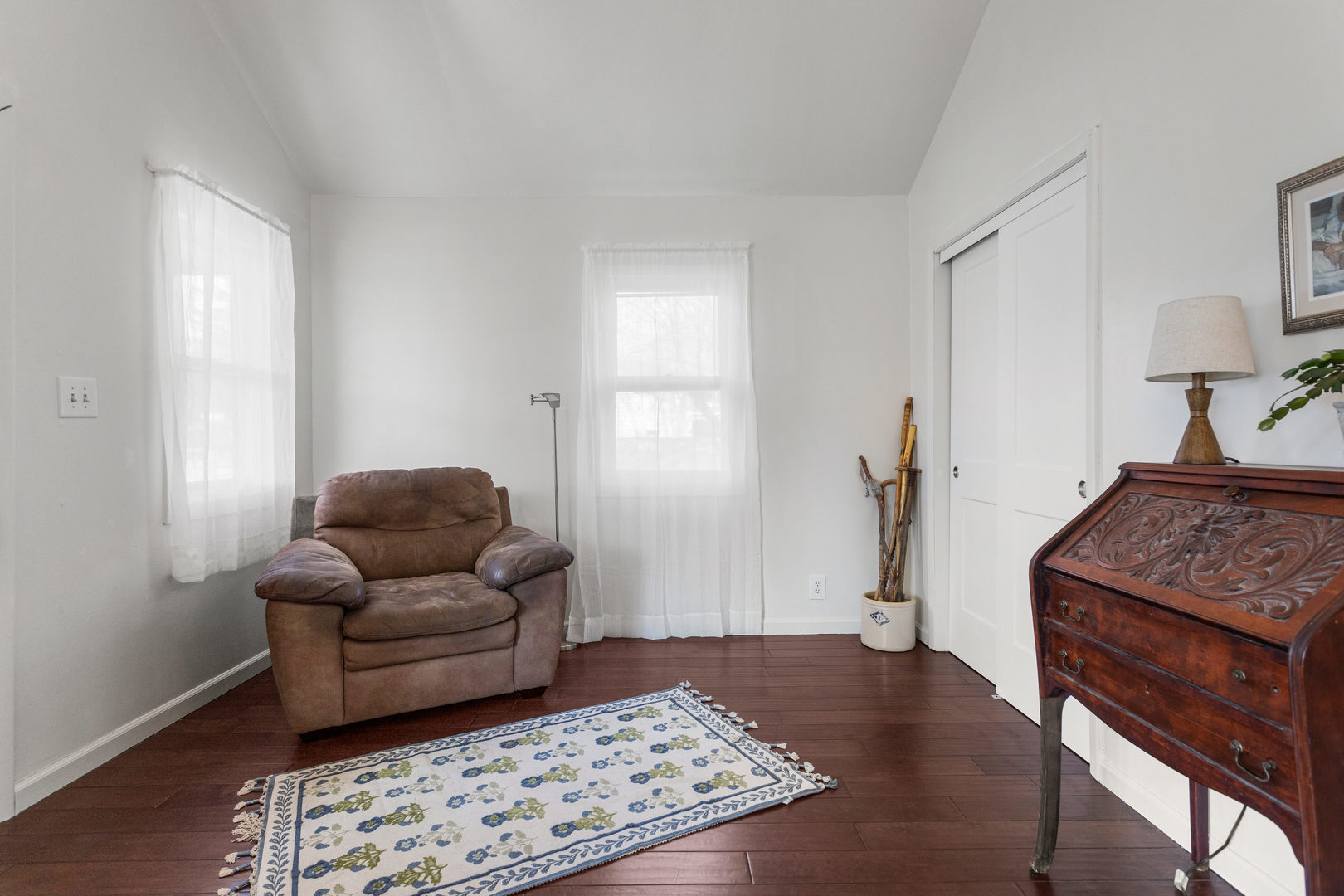 506 East State Street Mahomet, IL 61853 - Photo 6 of 36 a living room with furniture and a rug