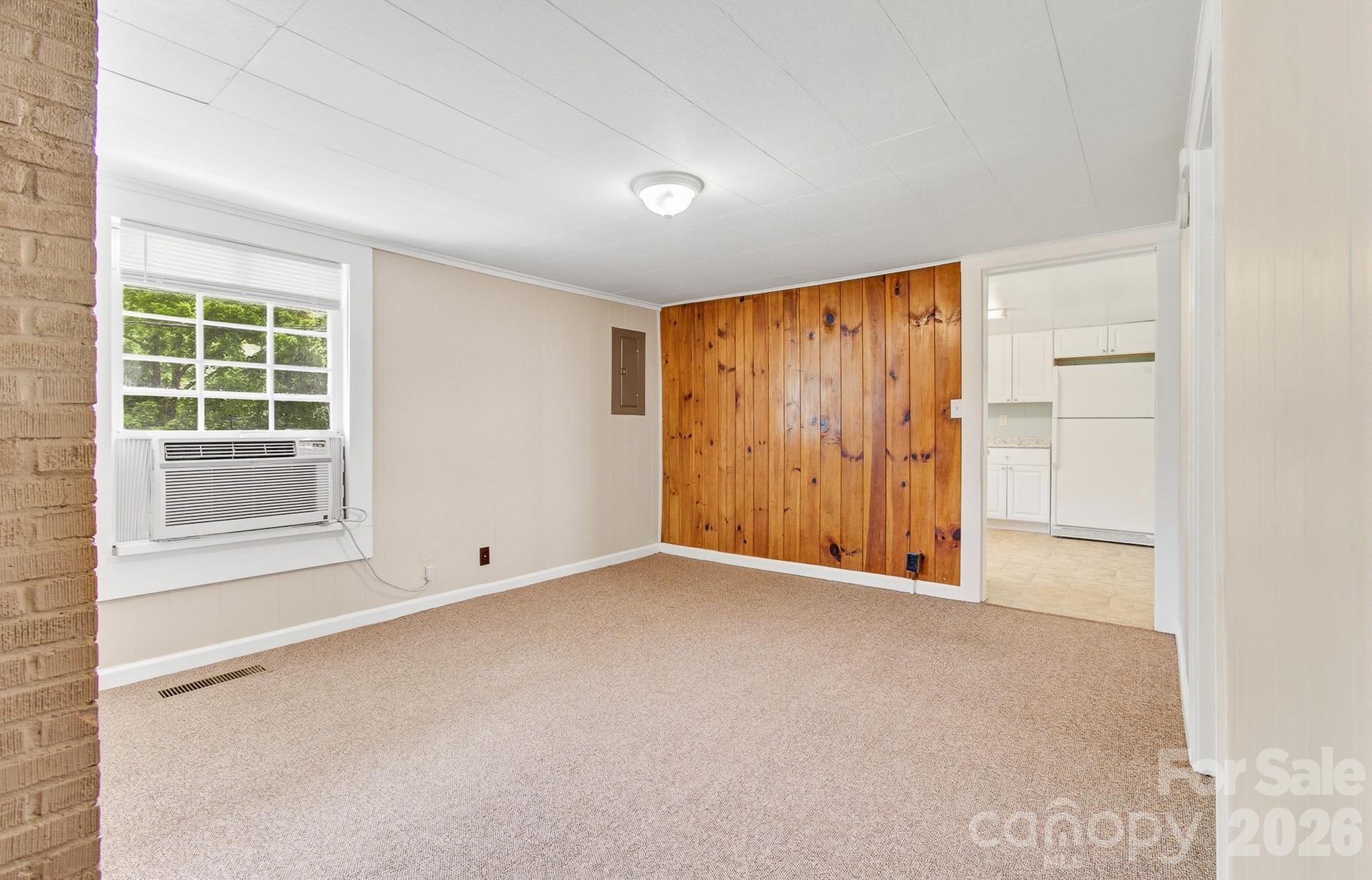 438 Loop Road Hendersonville, NC 28792 - Photo 5 of 40