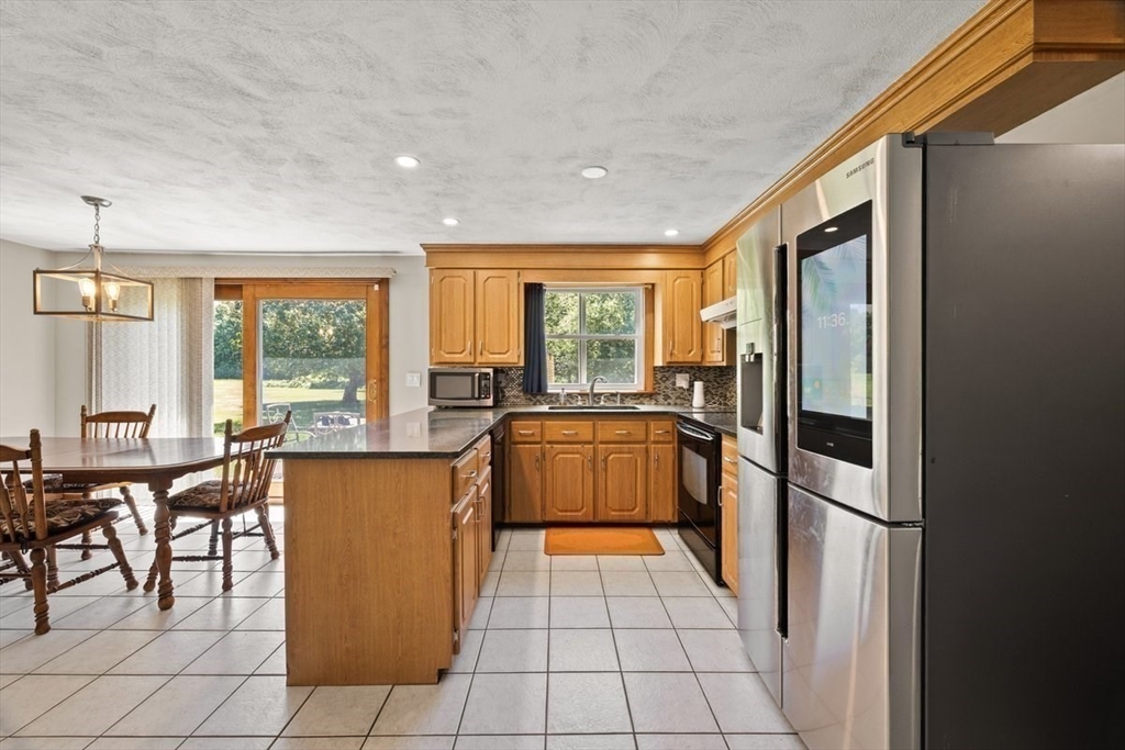 110 Bushee Road Swansea, MA 02777 - Photo 9 of 28
