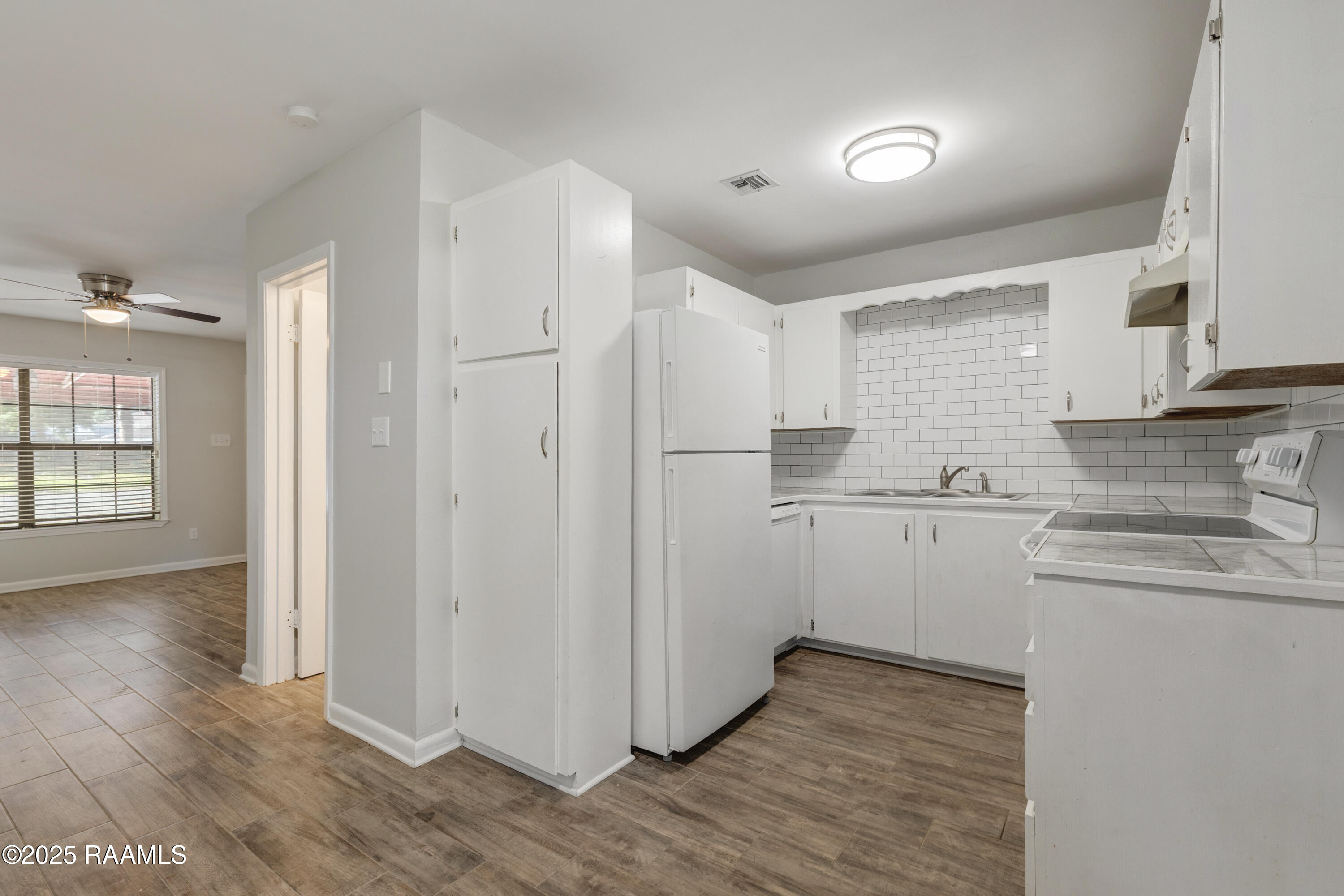 115 Woodworth, Unit D Lafayette, LA 70508 - Photo 2 of 2 KW 115 Woodworth Ln Lafayette-8