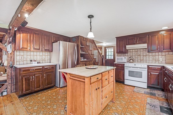 35 Barns Hill Road Berlin, MA 01503 - Photo 4 of 30 Gallery Image 4