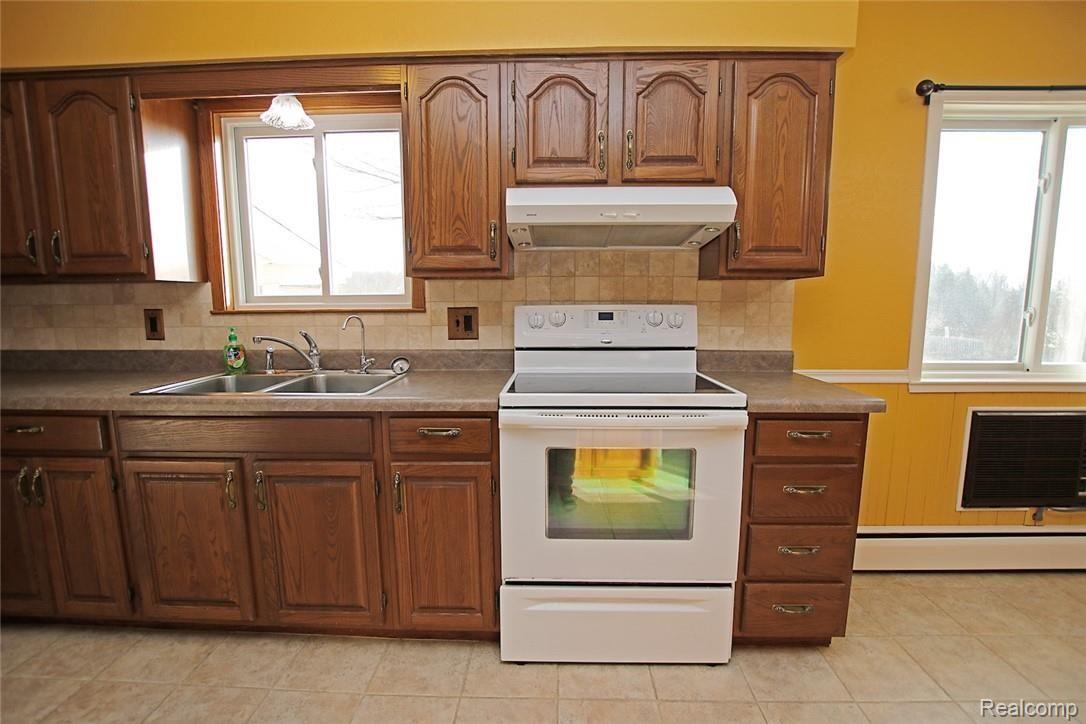12254 Hill Road Goodrich, MI 48438 - Photo 12 of 52 12) Kitchen.jpg