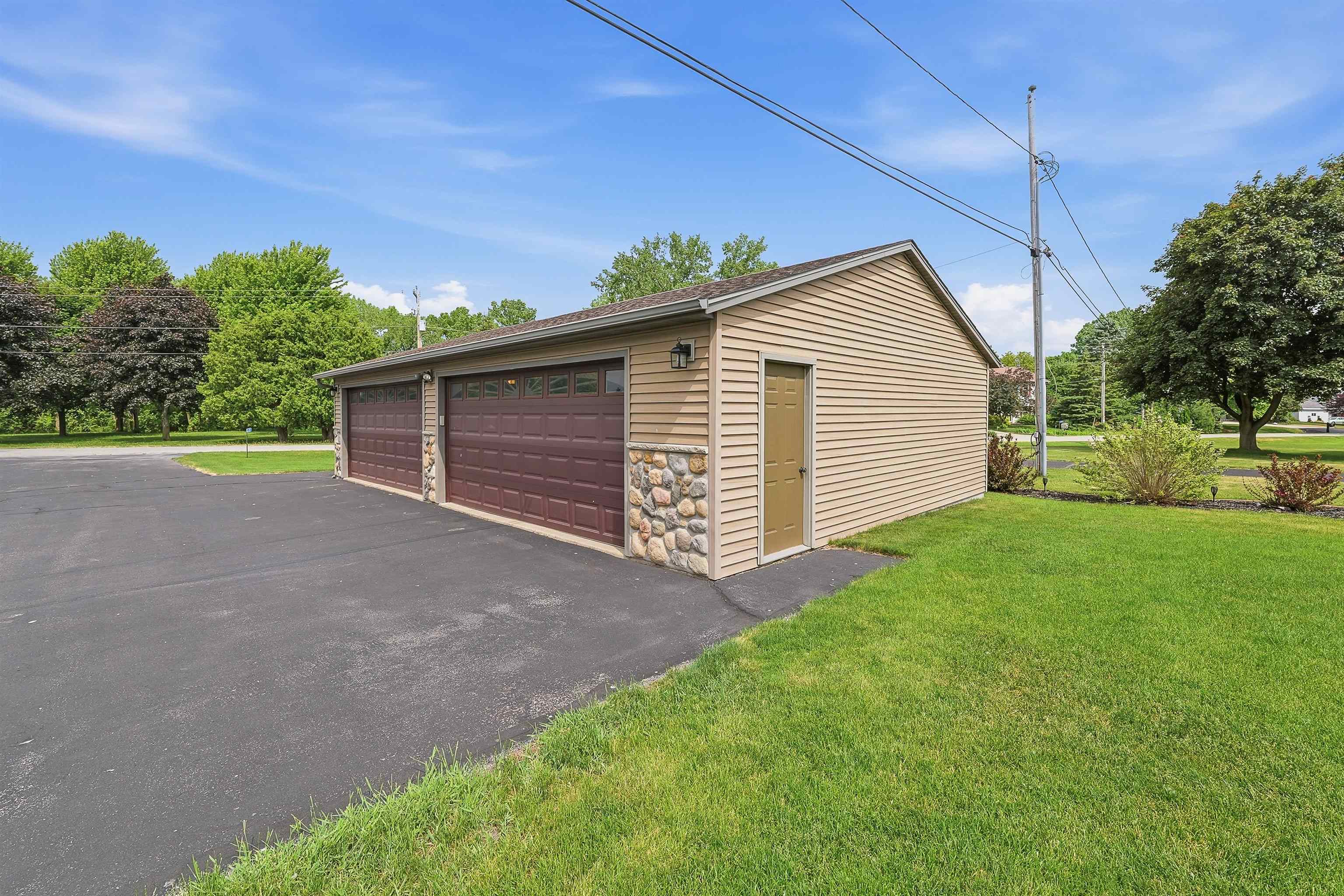 6322 Black Wolf Point Road Oshkosh, WI 54902 - Photo 43 of 46